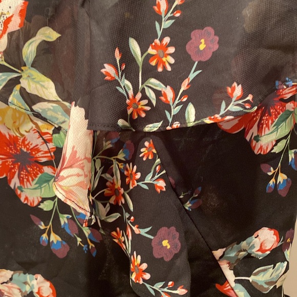 Nice details flower top 🌺 - Picture 8 of 11